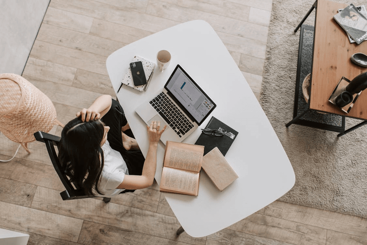 Intelligent Meeting Recording: Boosting Efficiency in Professional Services